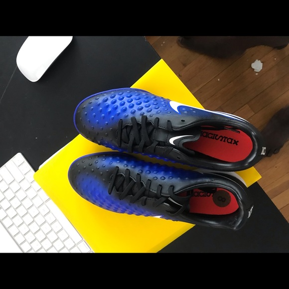 Indoor soccer shoes - Picture 3 of 8